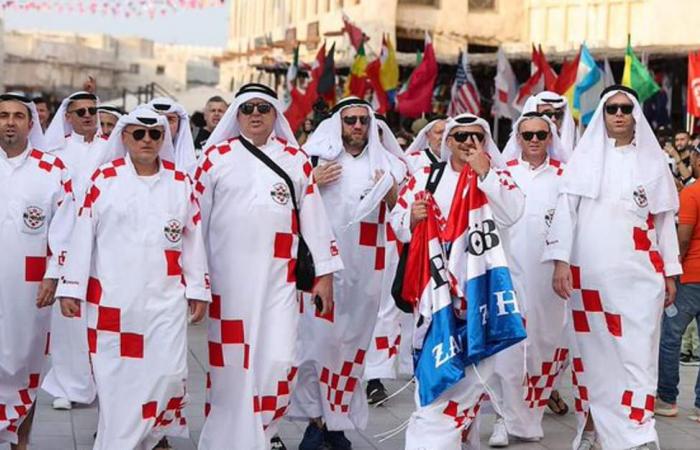 Fan show in Qatar, everyone would like to take a photo with the Croats